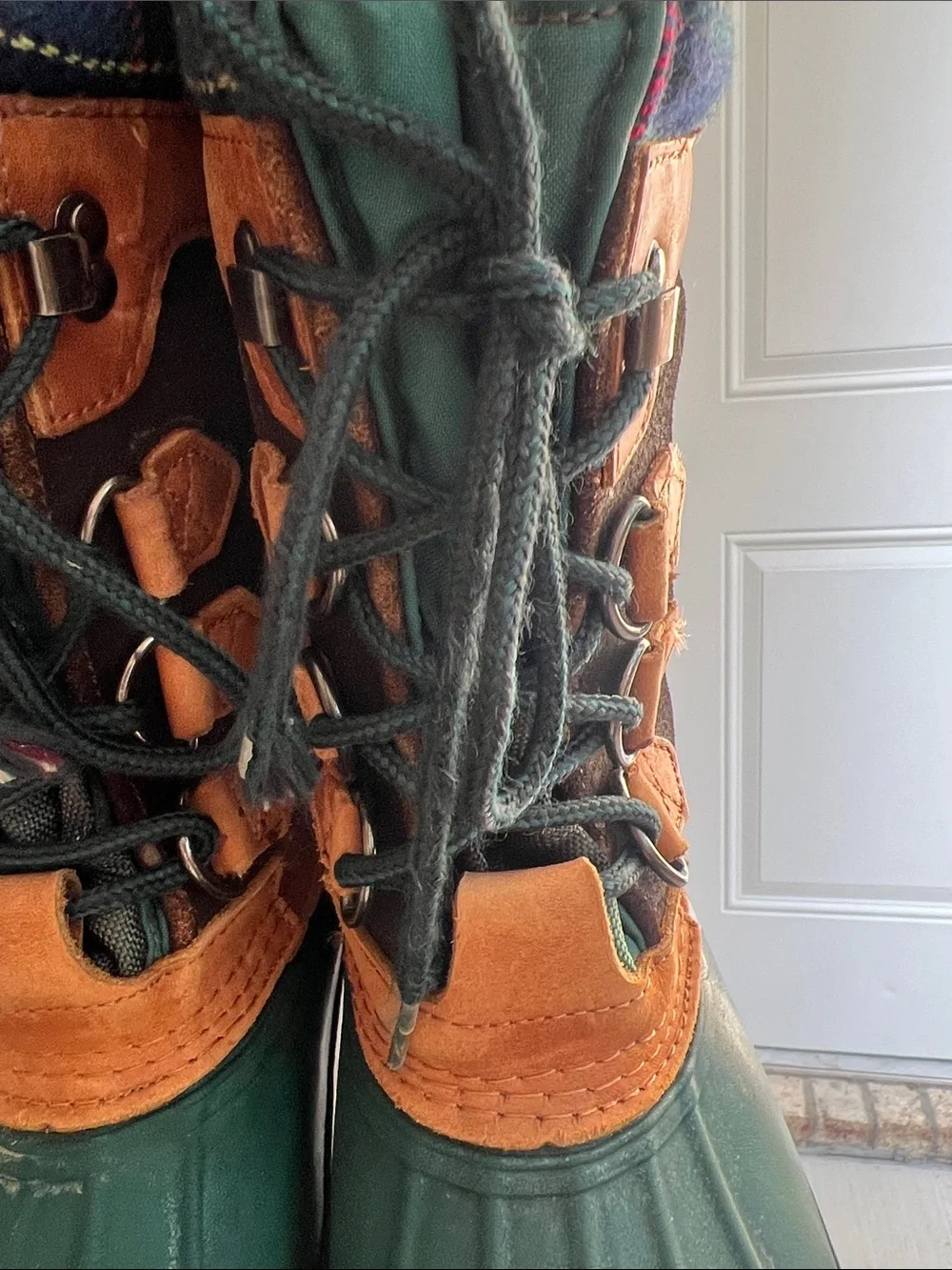 Eddie Bauer Vintage  Green Brown Navy Plaid-Trim Winter Duck Boots Size 6
